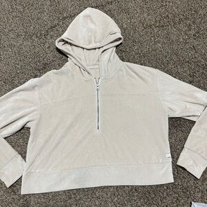 Vuori haven half zip size large